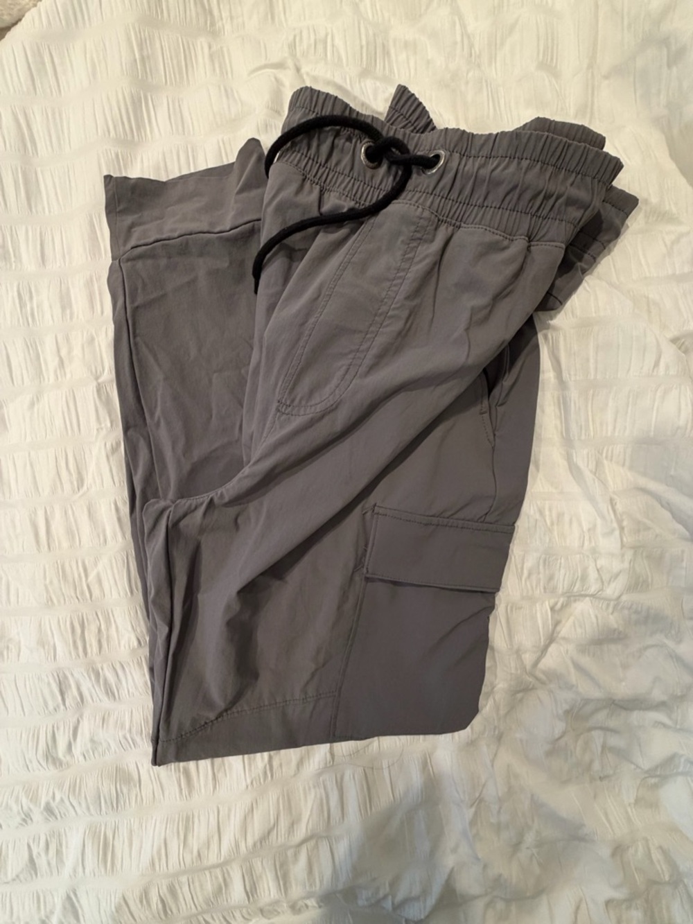 Aeropostale Men's Gray Elastic Waist Cargo Pants